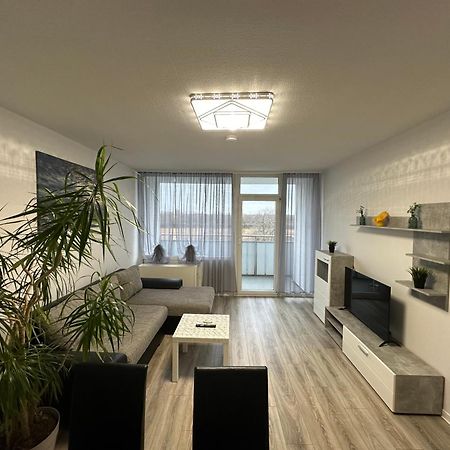 Olis Appartement In Нойс Екстериор снимка