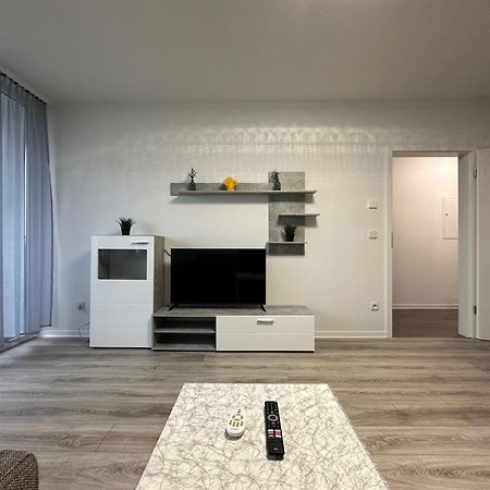 Olis Appartement In Нойс Екстериор снимка